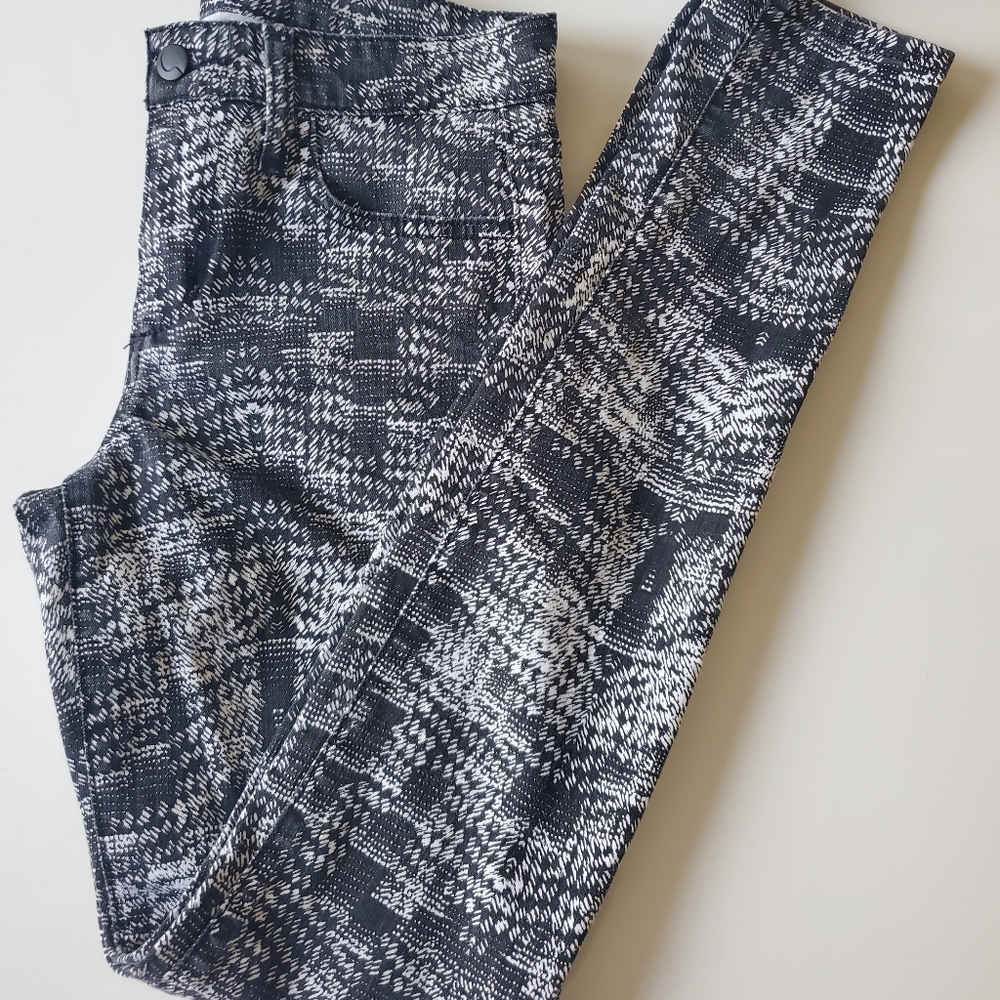 Joe's Jeans Mid Rise Skinny Jeans 26